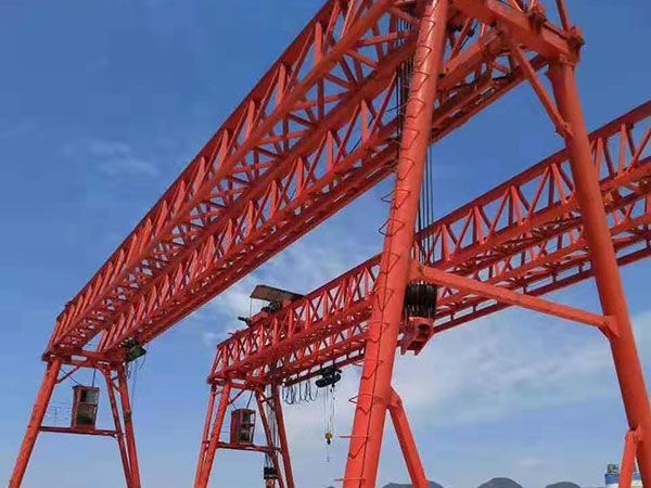Lubrication precautions for bridge cranes